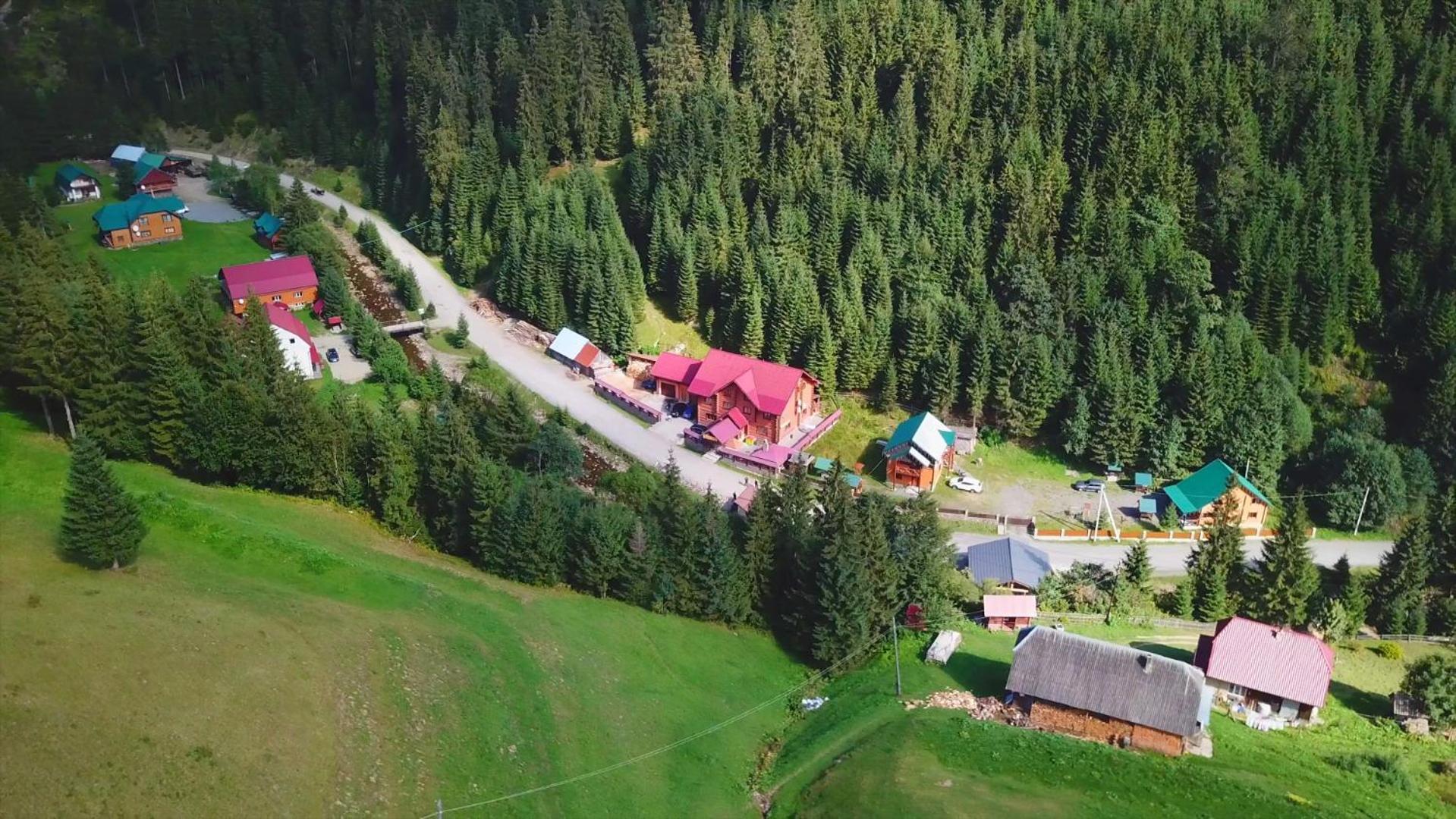 Hotel Berloga-Sinevir Synevyrsʼka Polyana Exterior foto