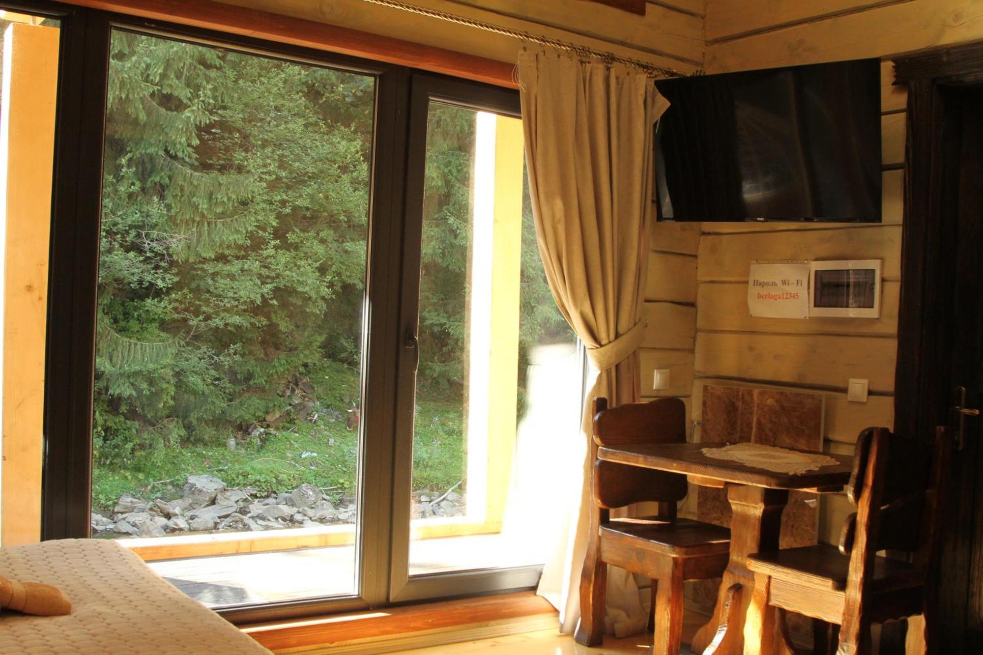 Hotel Berloga-Sinevir Synevyrsʼka Polyana Quarto foto
